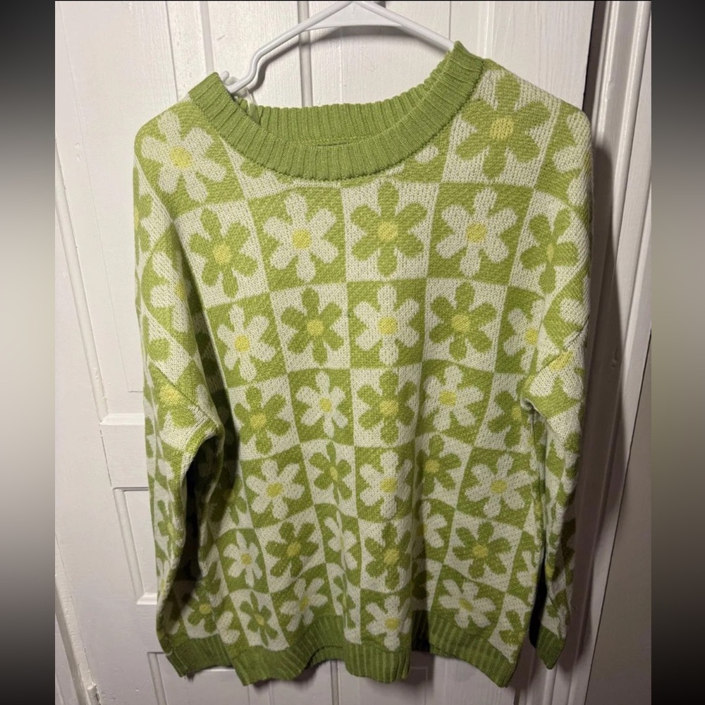 Rue21 Green and White Floral Women's Knit Sweater size medium